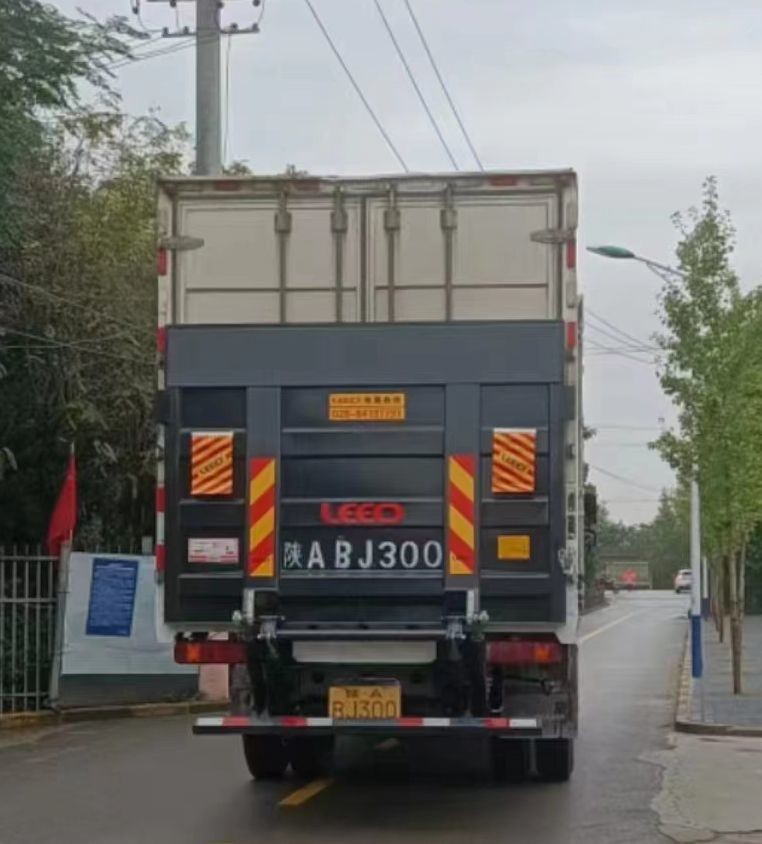 Steel Plate Cantilever Tail Lift 3KW Load Capacity 1500KG