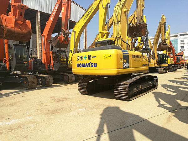 20 Ton Komatsu PC200 Second Hand Excavator with 2000 Working Hours and 0.9CBM Bucket