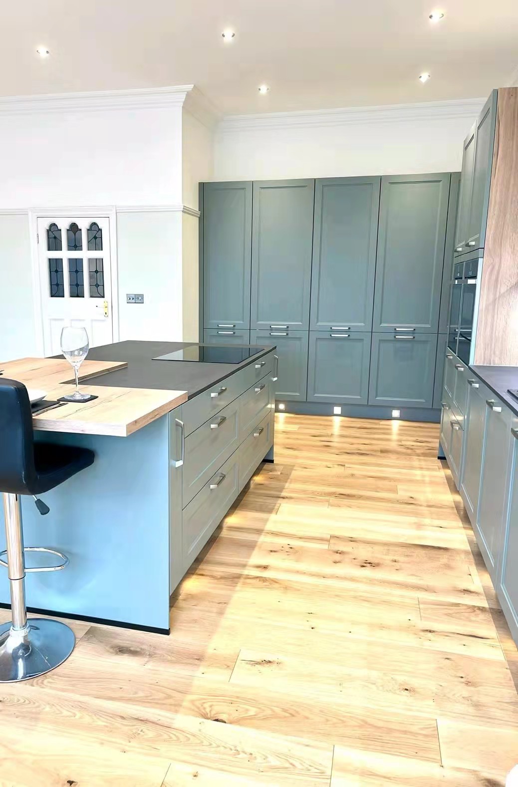 Philippines 304 Stainless Steel Kitchen Cabinet Customized Beveled Edge