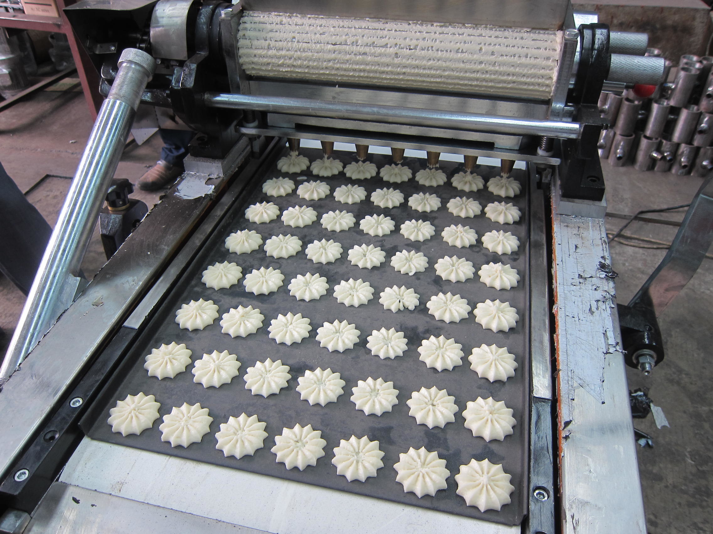 PLC SS304 150kg/H Cake Shop Cookie Dropping Machine