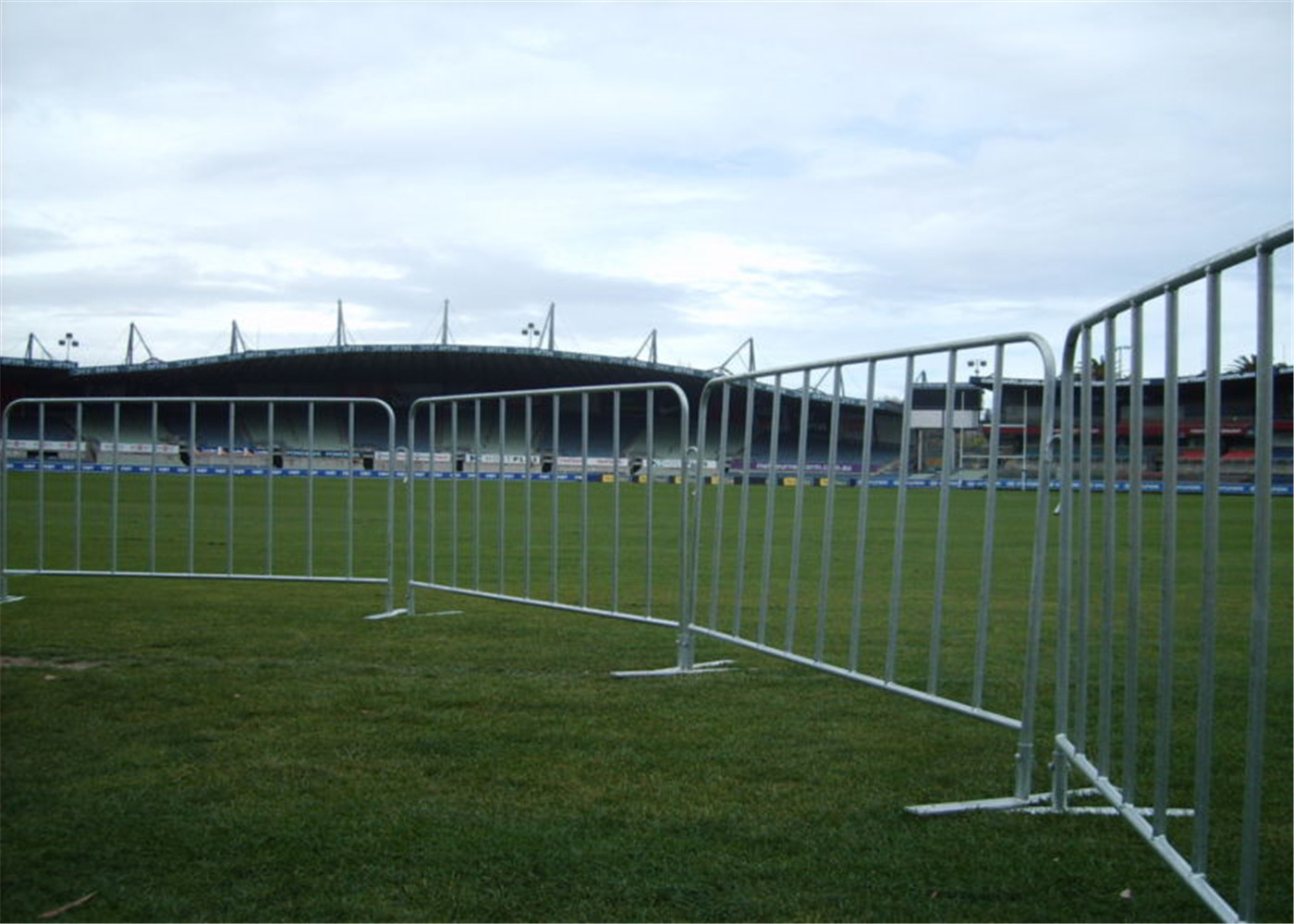 ​Hot-dipped Galvanized Crowd Control Barriers