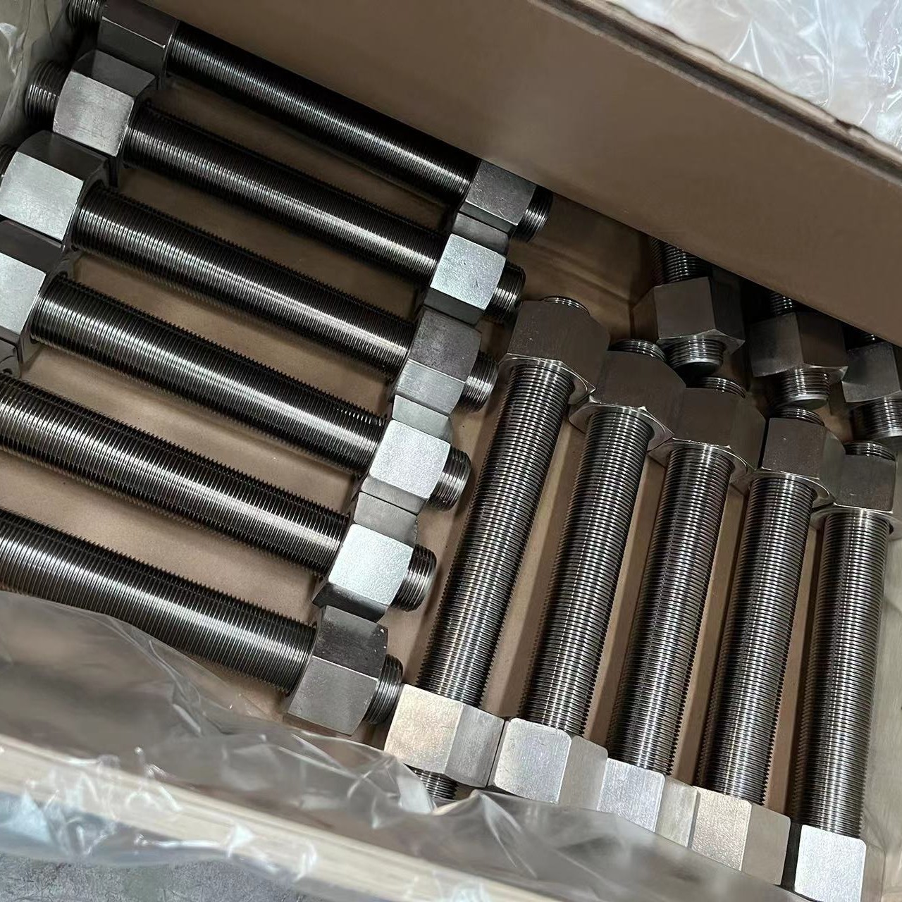 Carbon Steel Inconel 718 F468 Xylan 1070 A193 B8Stud Bolt UNS S32750 Duplex Stainless Steel 2507 for Oil and Gas Industry