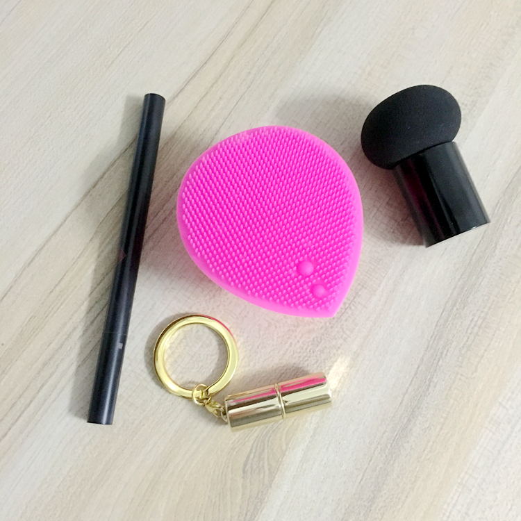Durable Light Color Silicone Makeup Tool Super Cleaning Ability For Cleaning Brush