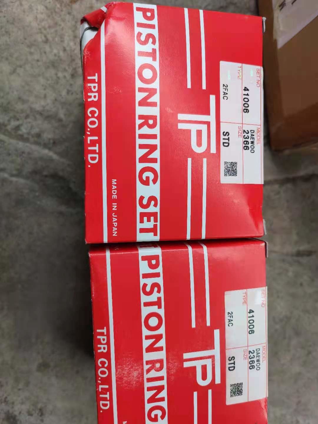 Daewoo D2366 De12t TP Piston Rings 41006 65.02503-8237