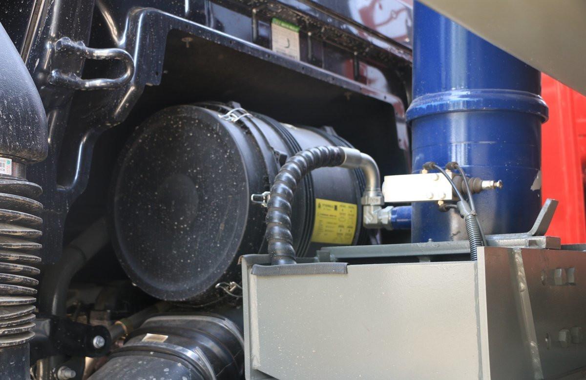 Sino Power Truck SITRAK G7H Black Color Loading 30 Tons Road Transport Spring Leaf