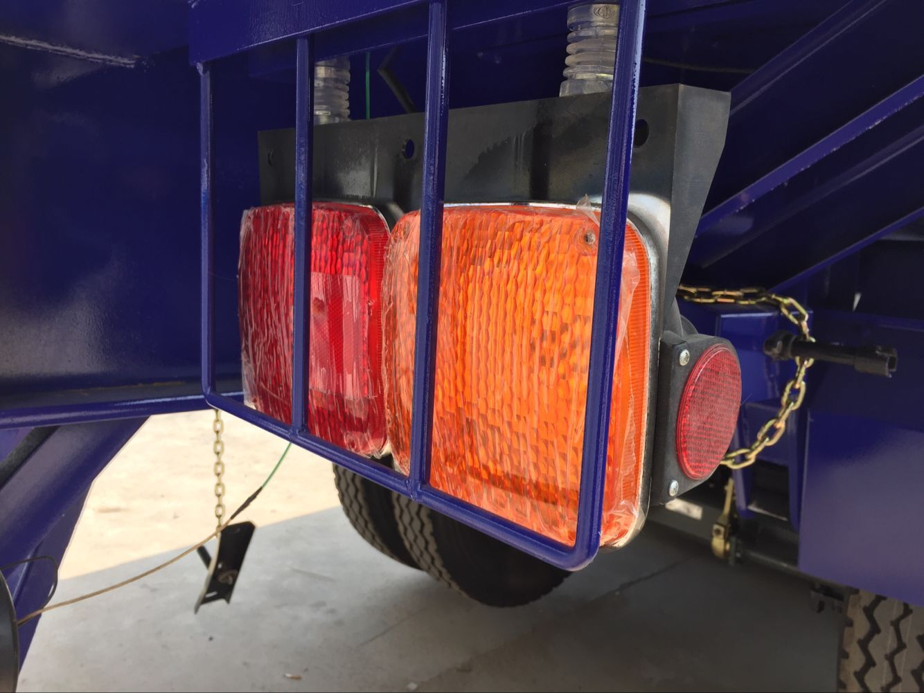 New 3 Axle Lowbed Trailer Transport Bulldozer Lowboy Gooseneck Semi Trailer With Mechanical Suspension