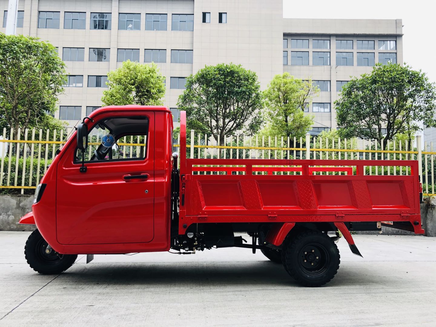 DAYANG T5 300CC Water Cooled Gasoline Motorized Tricycle with Payload Capacity ≥400kg