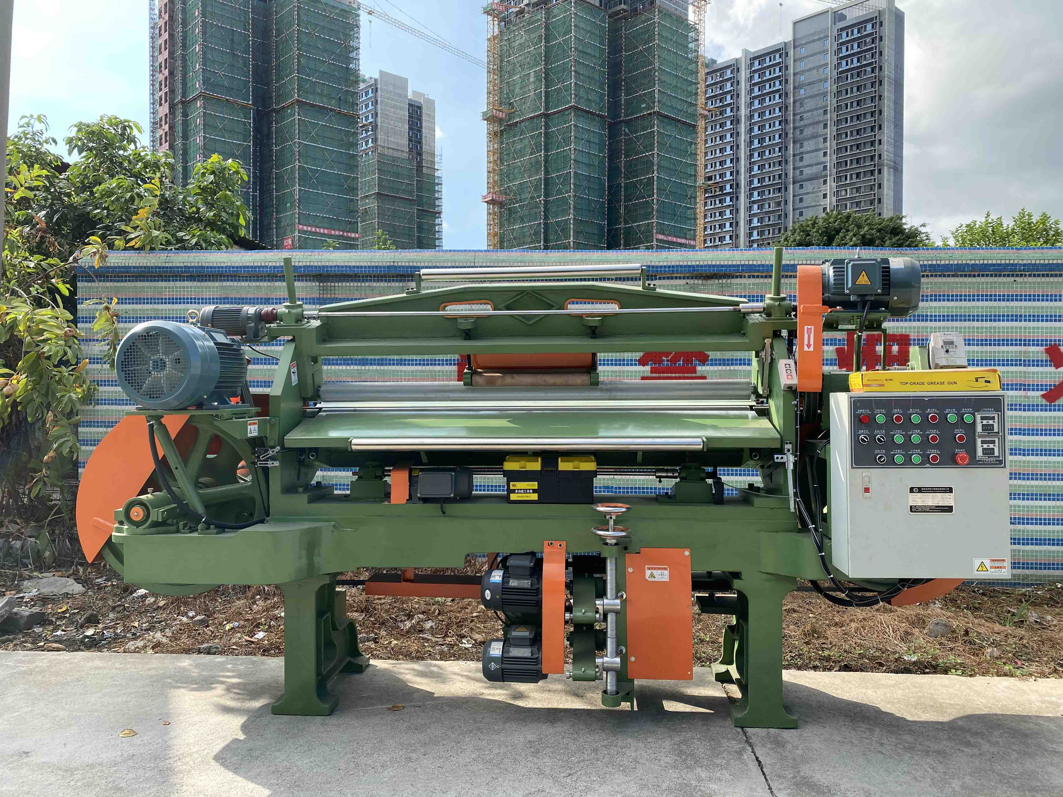 900 mm Automatic EPE EVA CR EPDM Polyethylene Foam Batts Insulation Cotton Slicering Machine