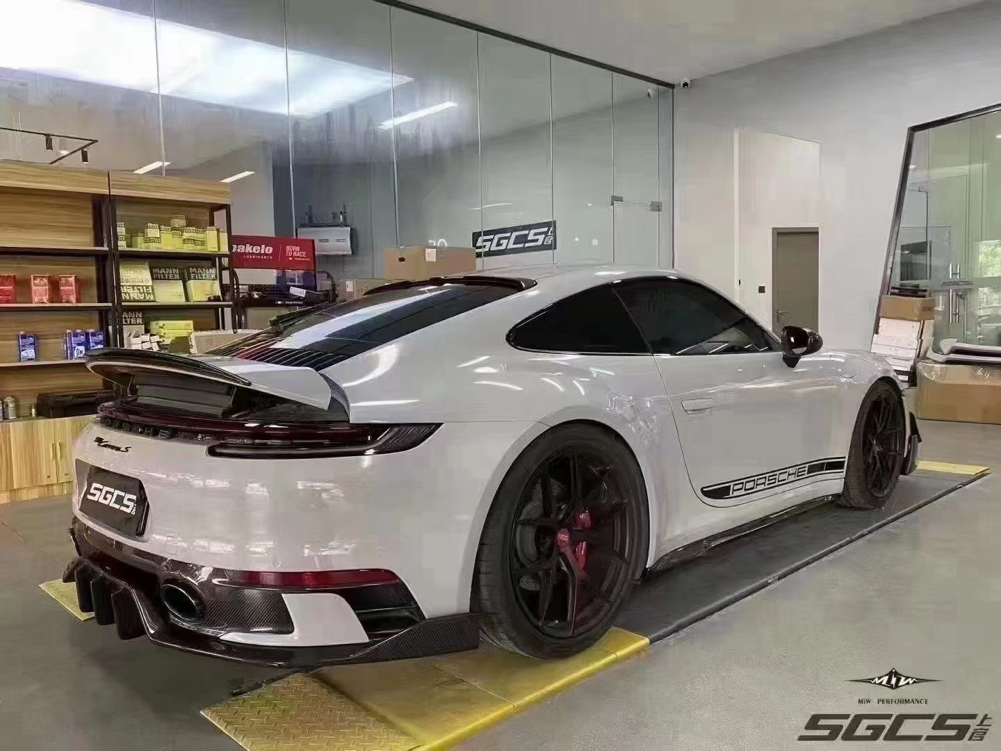 for Porsche 992 Carbon fiber Body Kit 992 Carbon fiber front lip diffuser side skirt spoiler hood fender