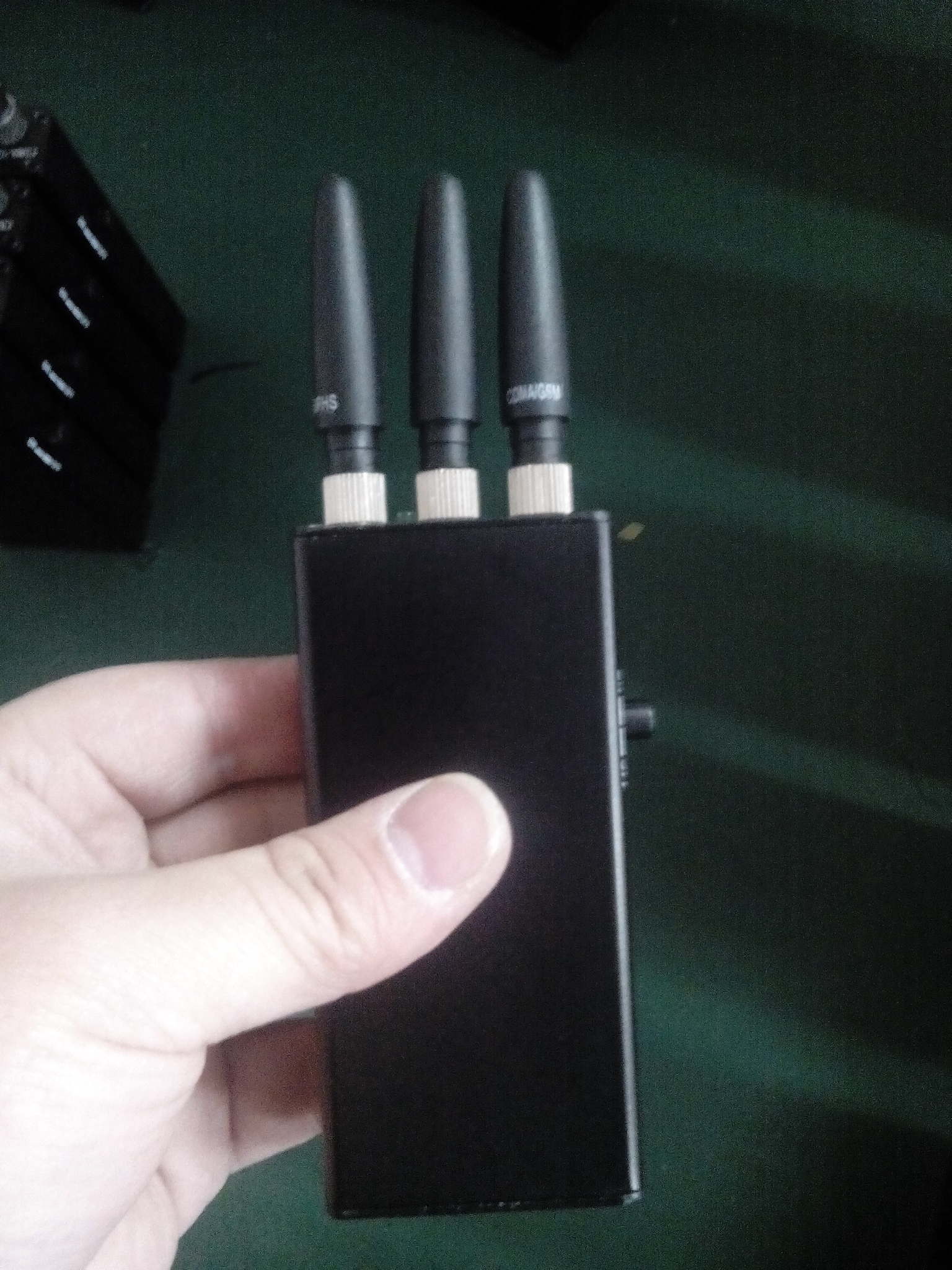 3-frequency handheld gps signal jammer GSM CDMA DCS gps scrambler for ca battery power supply can be 12-24 V vehicle use
