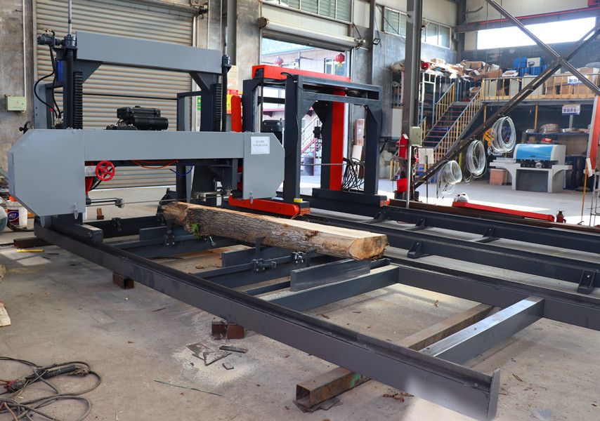 HOT SALES!!! Portable Diesel Engine Mobile Band Sawmill /Horizontal bandsaw Mill