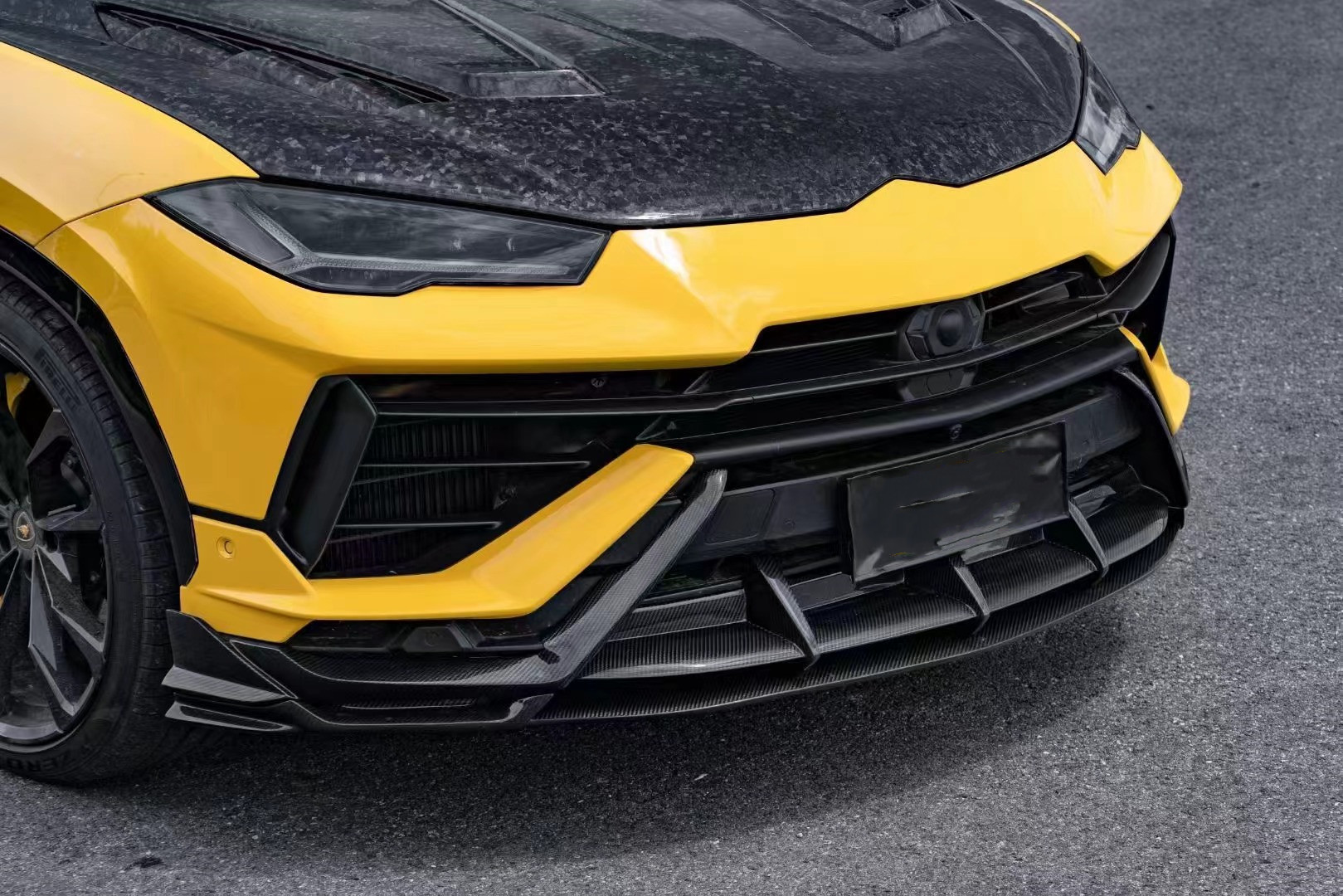 URUS Lamborghini Body Kit 2018-2019 Carbon Fiber Front Lip Diffuser Urus Wide Body Kit