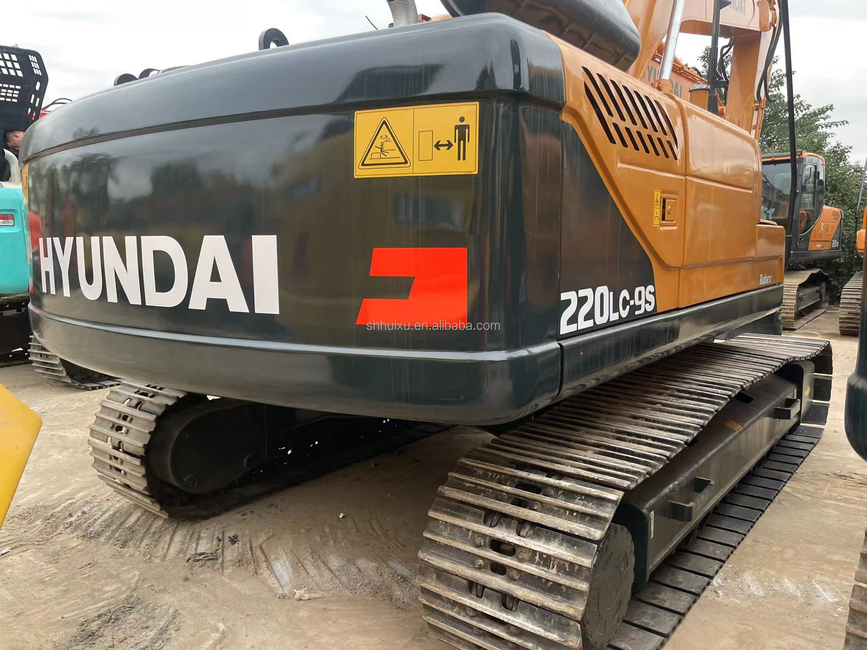Used Big Crawler Excavator Hyundai 220 Digger Used Large Excavator 22 Tons Second Hand Digger