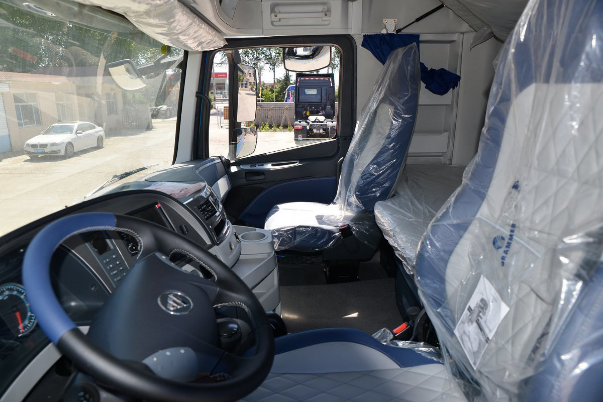 Foton Auman Truck Half-Row Seat 520HP 8X4 9.53m AMT Automatic Transmission Truck Chassis