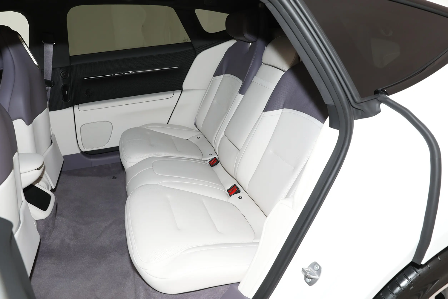 Changan Avatr 12 Energy Vehicles Dual Motor Electric Gearbox 5 Seater EV Sedan Long Range 2024 Edition