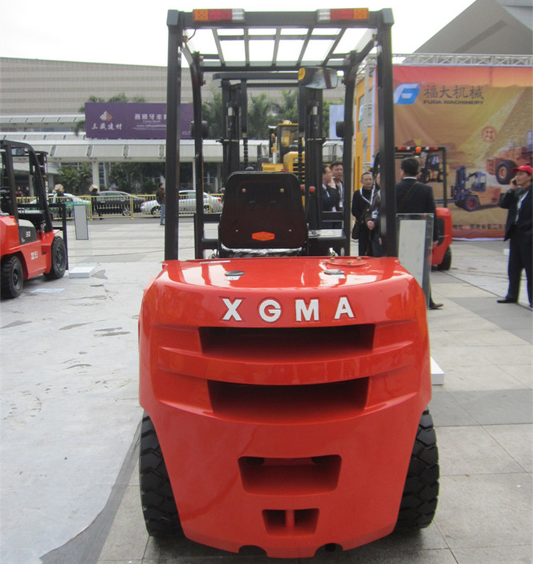 Flexible Body Forklift Diesel 3 Ton , 4 Wheel Forklift Truck For Food Industry
