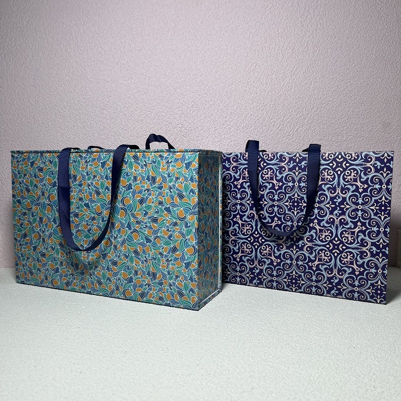 Custom Flower Pattern Folding Packaging Gift Box for Gift Storage
