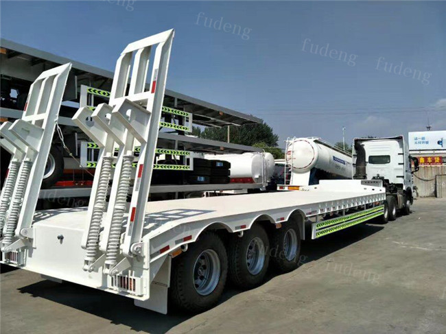 3 Axle 60 Ton Gooseneck Low Bed Semi Trailer With Ladder For Construction Machinery Transportation