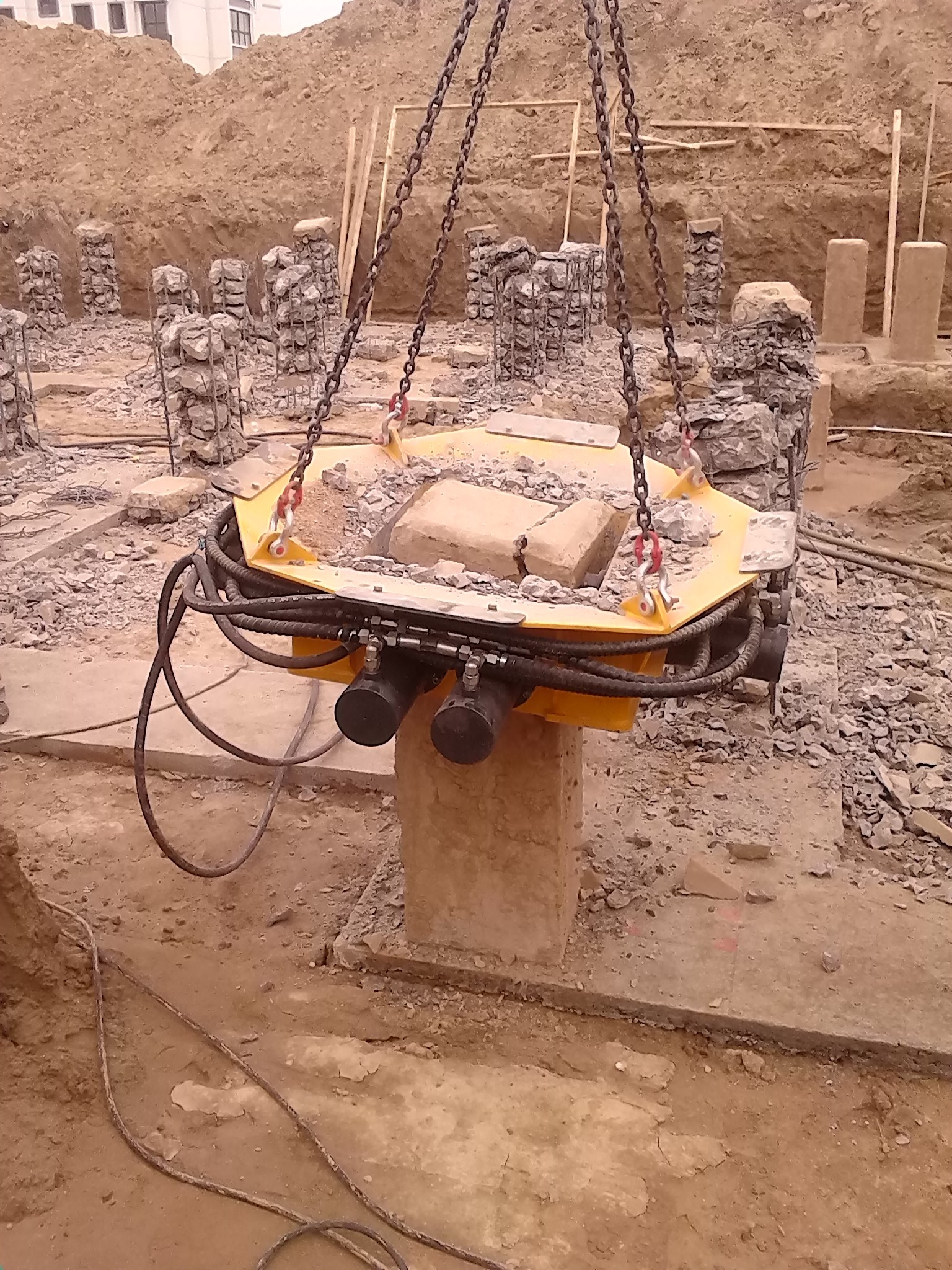 Excavator Attachment Hydraulic Square Pile Head Cutter Machine 600mm Pile Head Breaker
