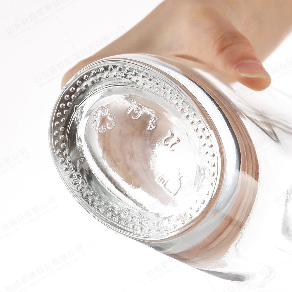 Healthy Lead-free Glass Bottle for Hot Stamping Gold Alcohol Bottle