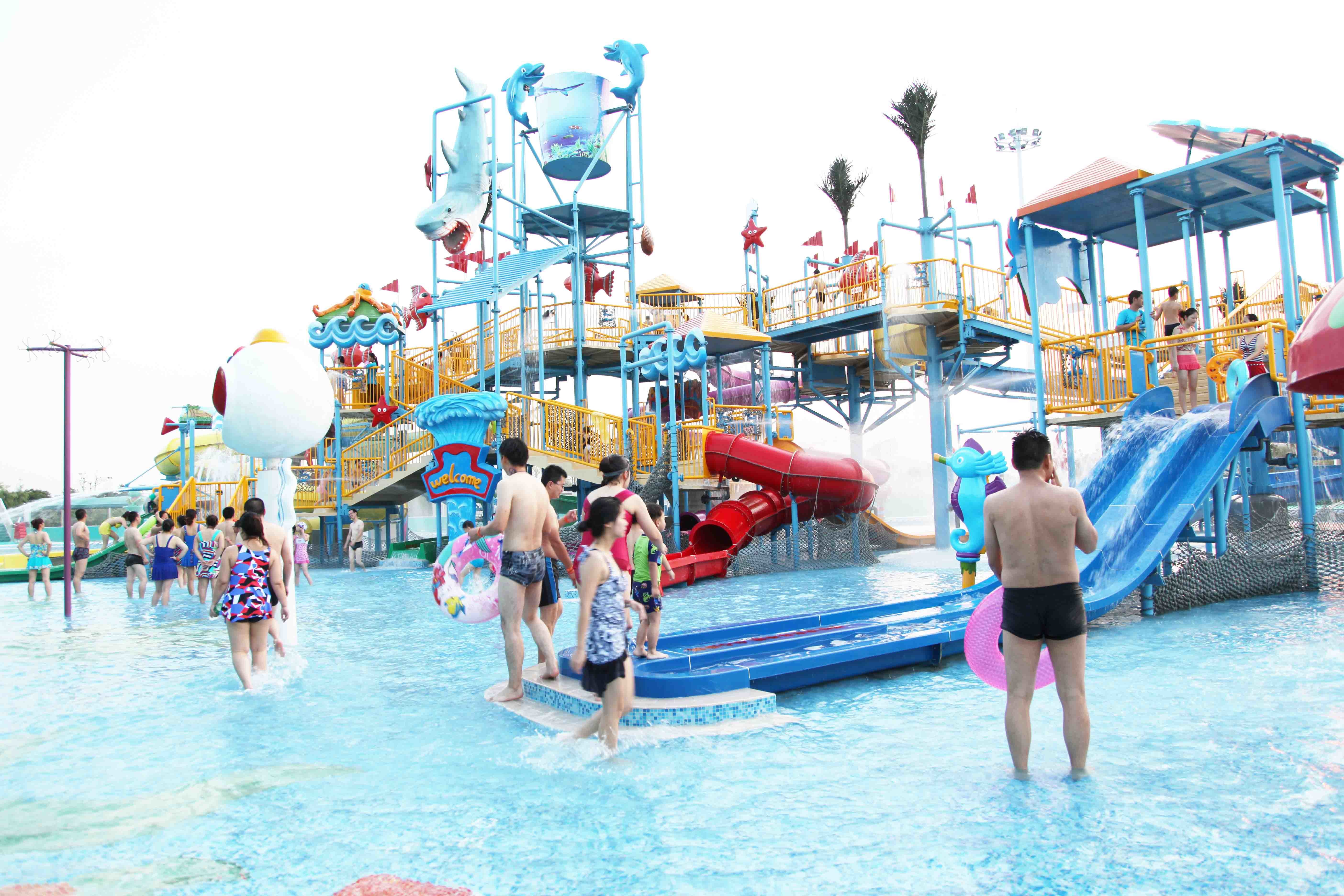 Gaint Water House Aqua Playground Platform With Water Slide For Family Fun