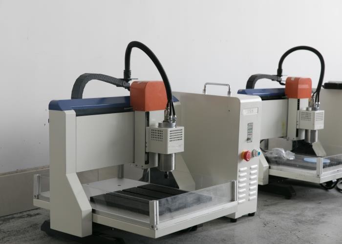 CE Standard Mini CNC Engraving Machine 1.2KW 0-4000mm/Min Max Speed