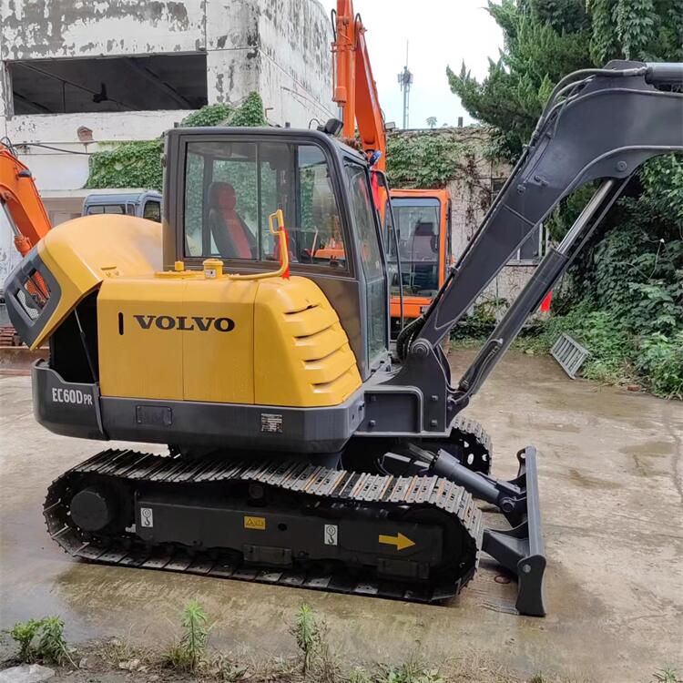 Shanghai Sale Used 6 Ton Excavator EC60D with Original Hydraulic Valve Made in Korea