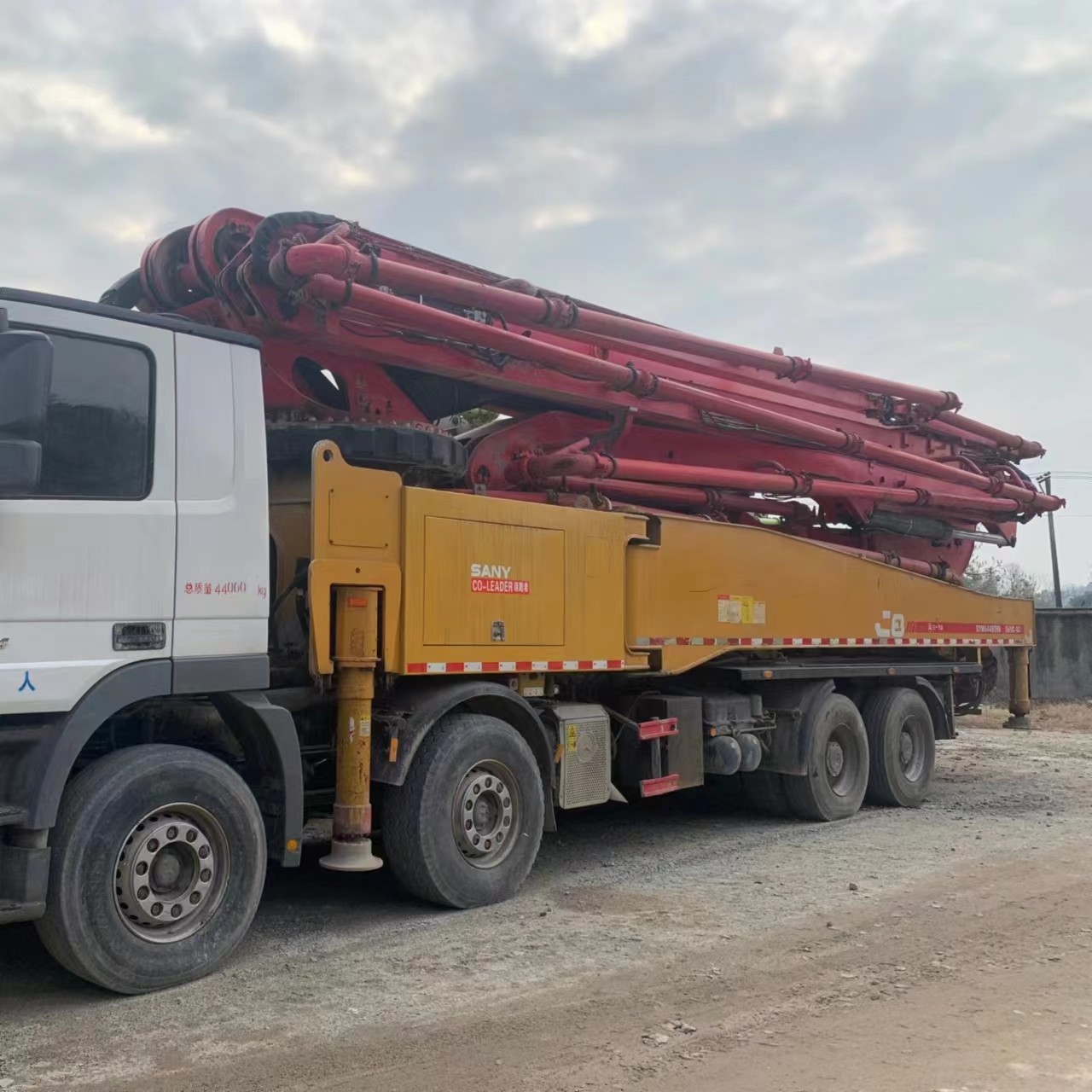 2018 Remote Controlled Diesel Concrete Pump Truck Parts In White Yellow And Red Colors 350bar Pressure Rating