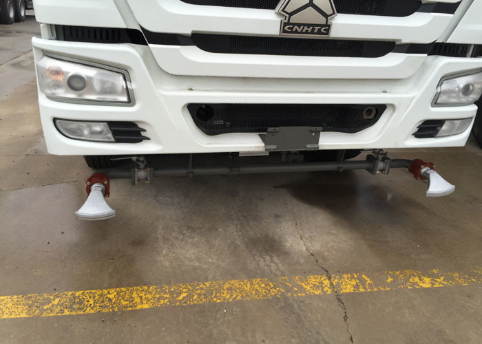 Water Sprinkling Tank Truck SINOTRUK HOWO LHD 6X4 18CBM For Pesticide Spraying