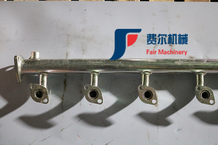 YC6108 / YC6B125 Yuchai Spare Parts Water Engine Manifold KW2642 For Loader Parts