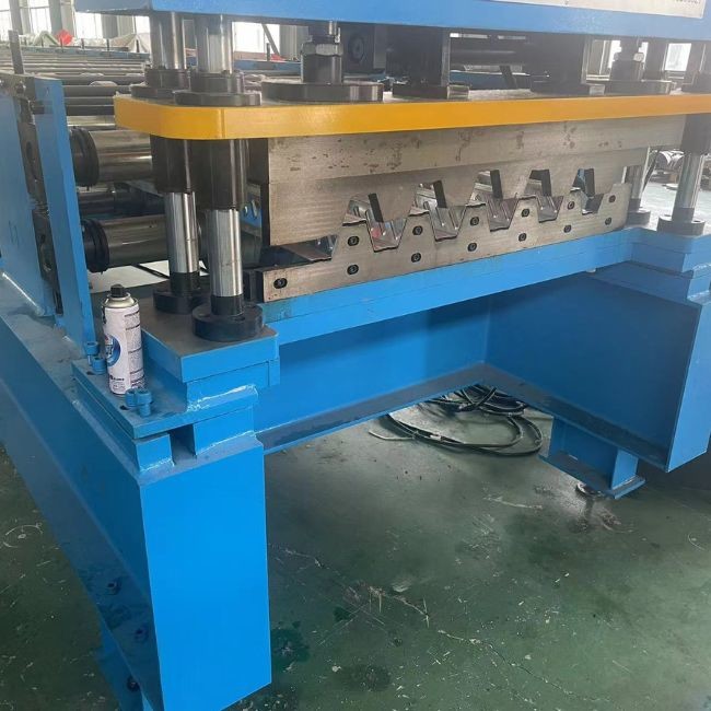Hydraulic Cutting Sheet Metal Roll Forming Machines PLC Control 13-18 Stations 380V