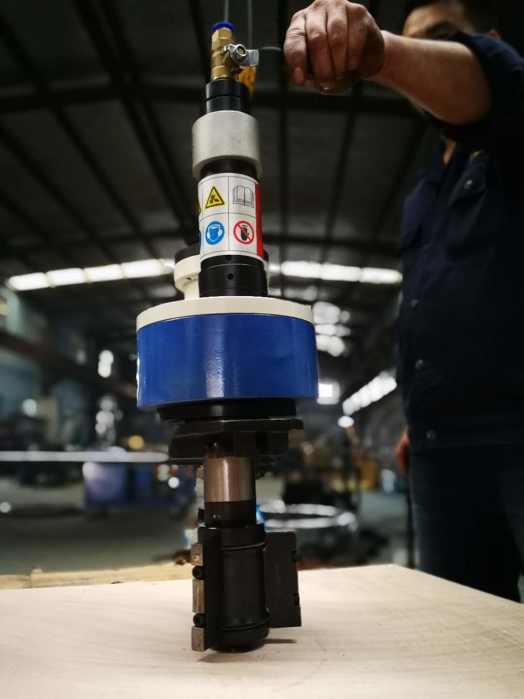 28mm Pneumatic Portable Chamfering Machine Manual Feeding