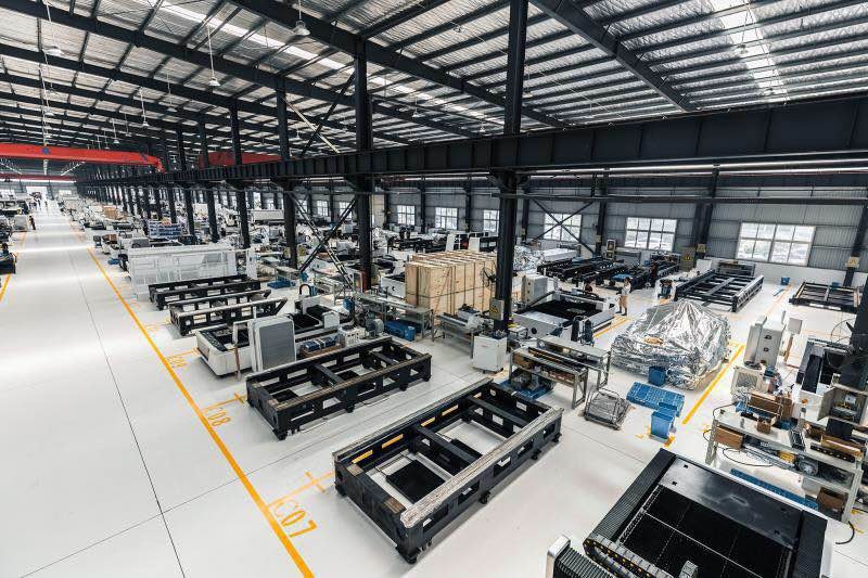 Professional manufacturer high efficient and convenient Not deformed sheet and tube laser cutting machine