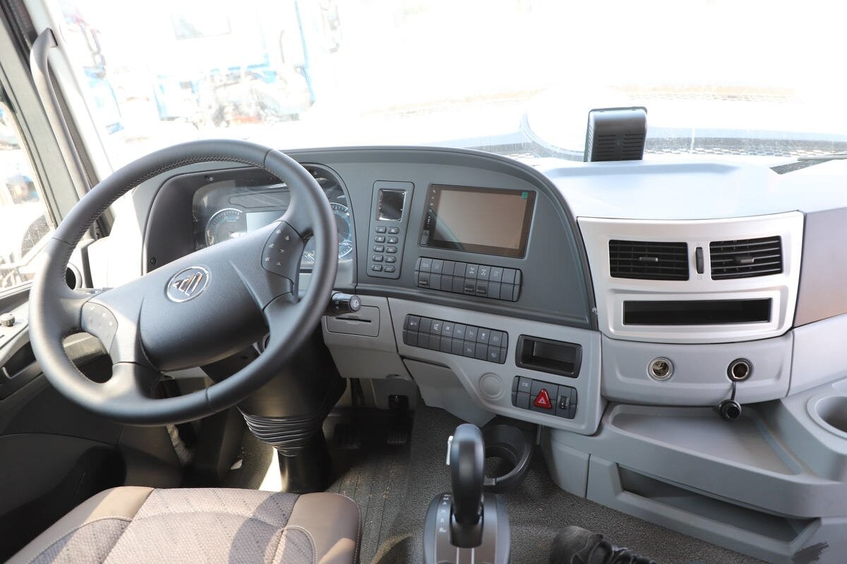Used Tractor Head Commins Engine 6x4 Tractor Unit Foton Auman Silver Euro 6 Emission Long Haul Transport