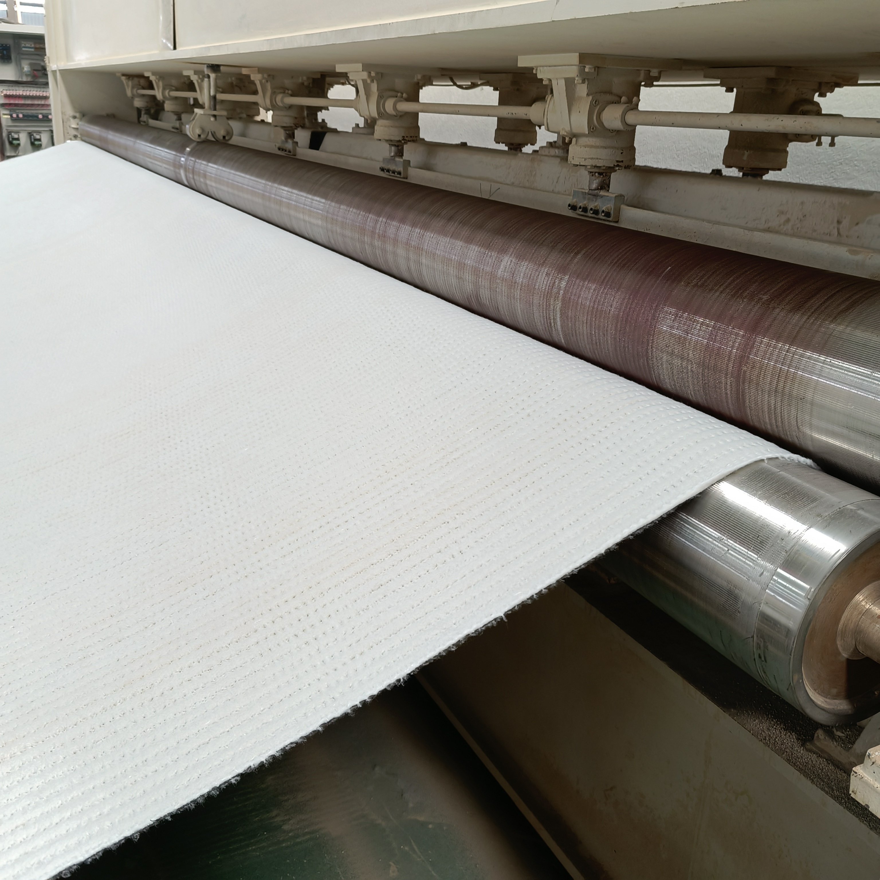 ISO14001 Certified Sodium-Based Bentonite Geosynthetic Clay Liner for Water Conservancy