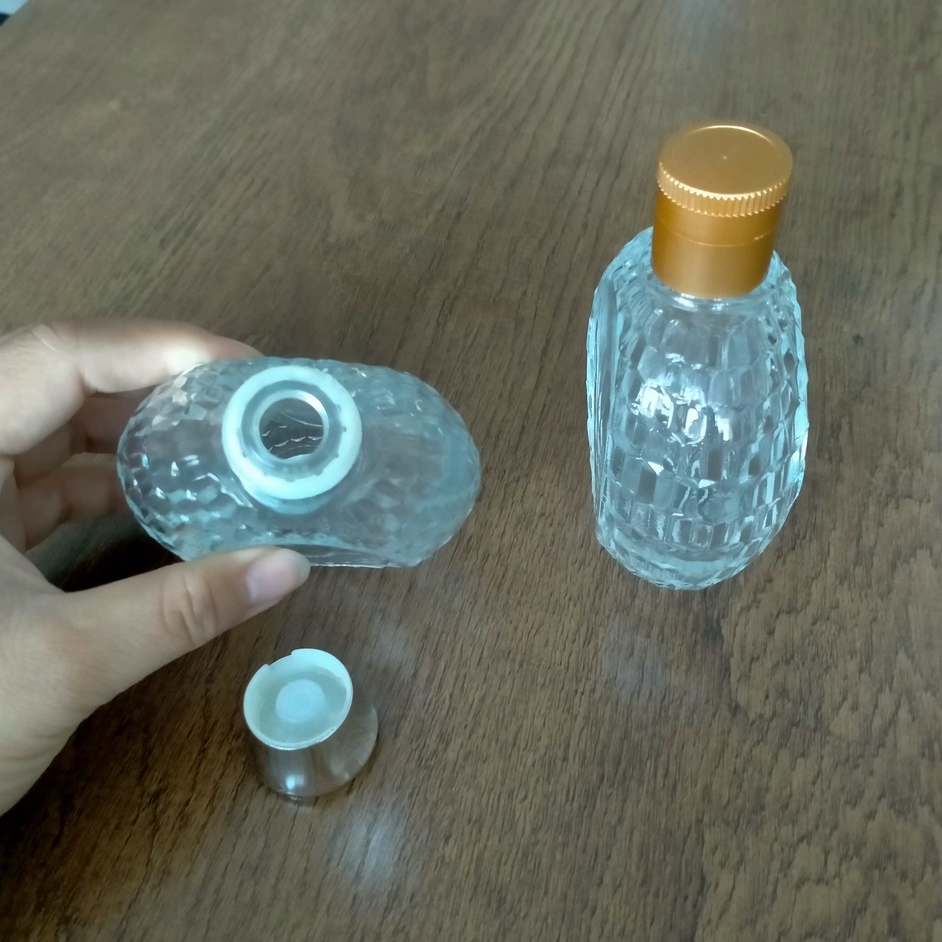 Other Beverage 50ml/100ml Dark Blue Glass Perfume Bottles with Screw Cap Round Design