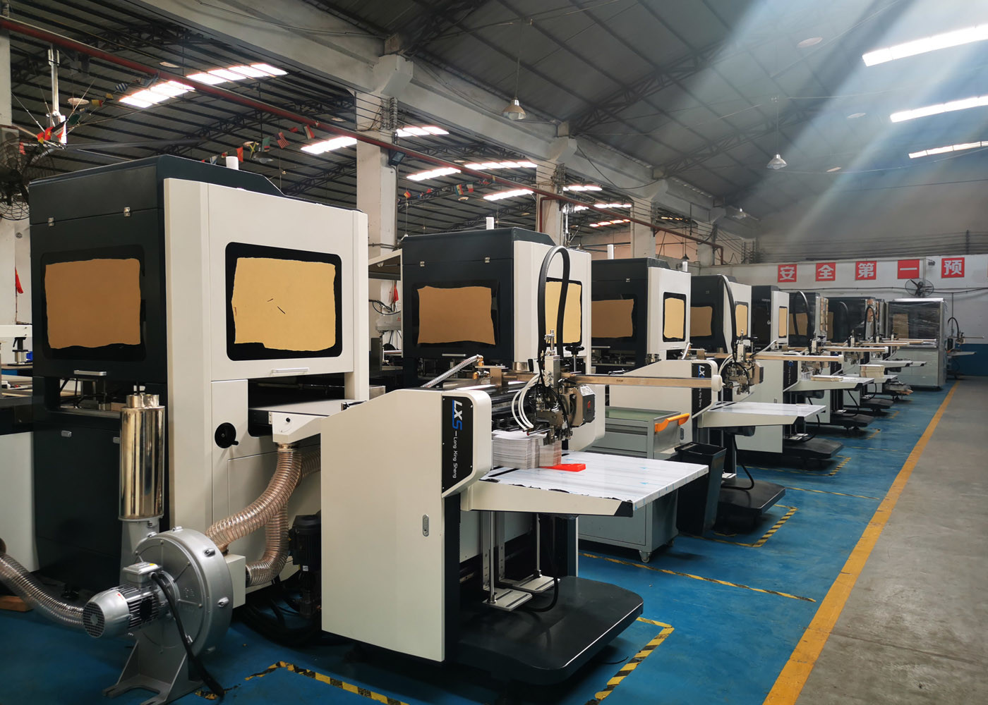 Automatic Paper Gluing Machine For Inner Box Positioning And Be One Of The Step For Rigid Box Making