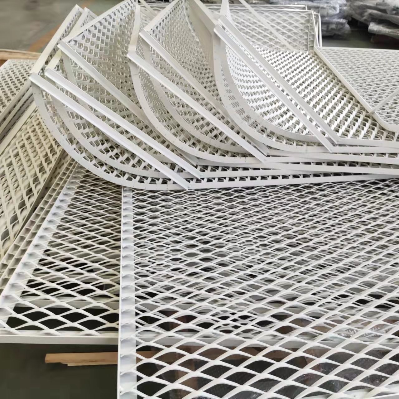 Decorative Aluminum 2mm Expanded Metal Mesh For Ceiling And Curtain Wall