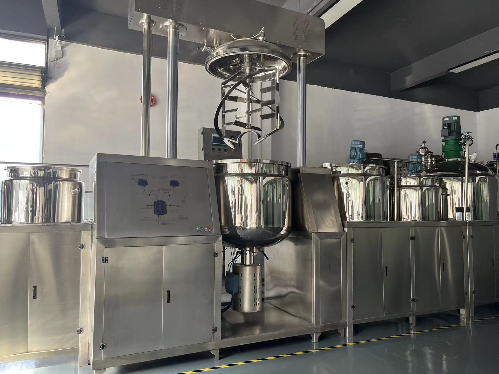 Food Antirust Vacuum Emulsifying Mixer Machine Multifunctional Durable