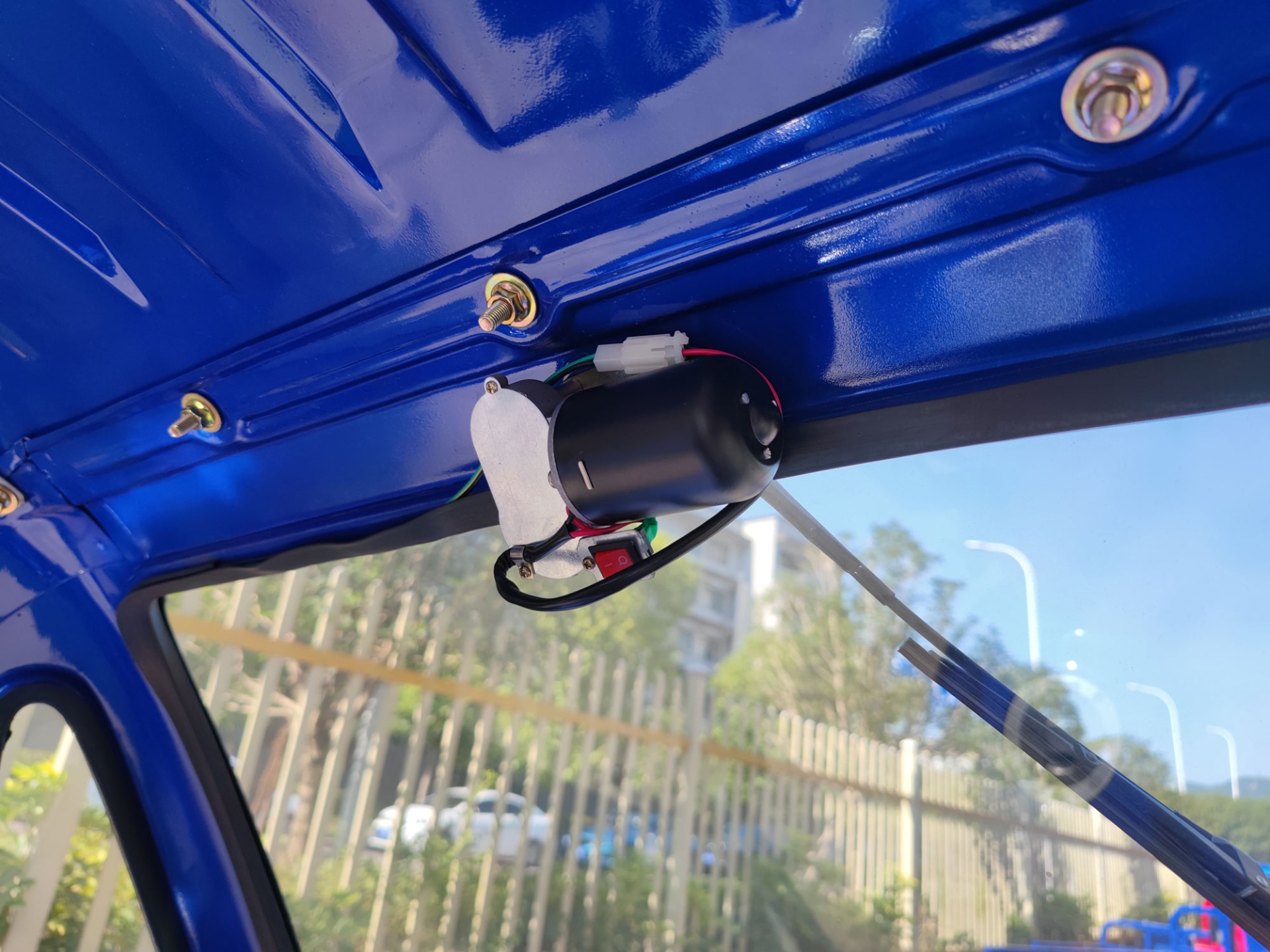 Red Lifan Blue Body Box Frame Battery Double Axle Tricycle for Cargo Transport