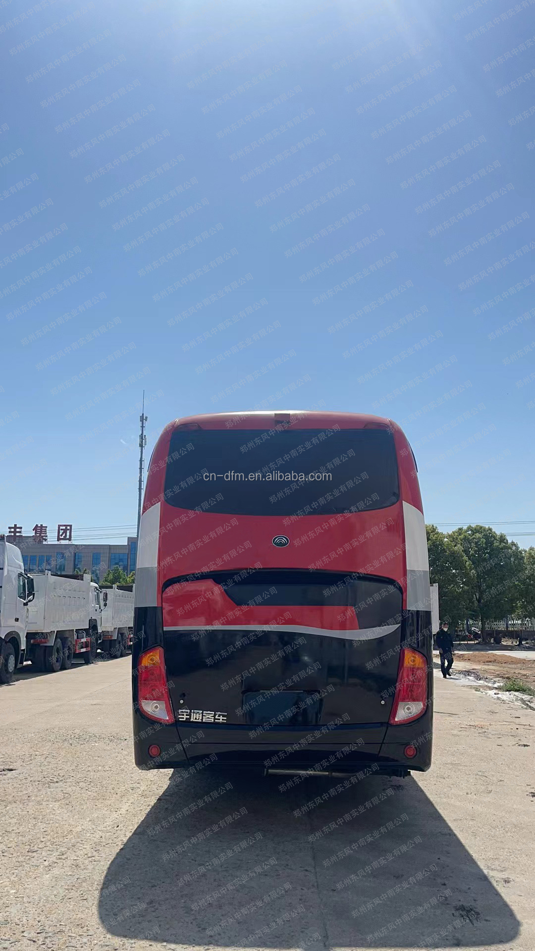 Highly Refurbished Customized Coach Bus 60 Seats Used Buses with 8.424L Displacement