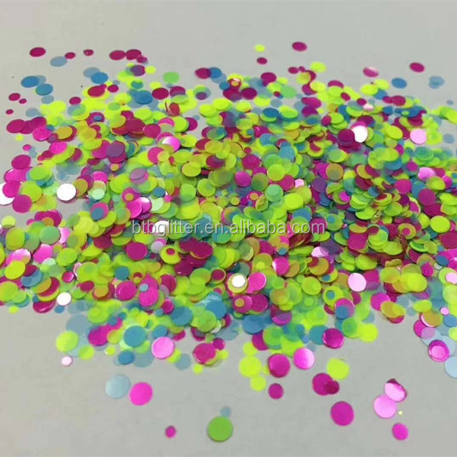 Unleash Your Imagination with Glitter Red and White Dots Mixes Nail Art Style
