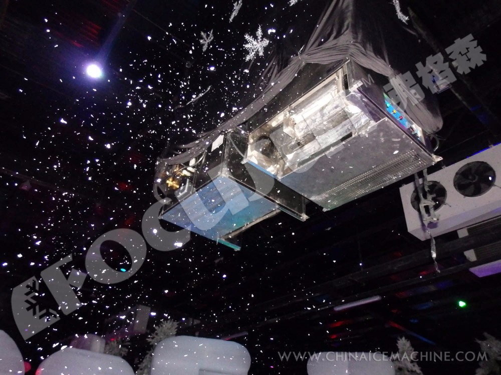 Snow Falling Machine for Commercial Skiing Ice Size 2*2*2mm Commercial