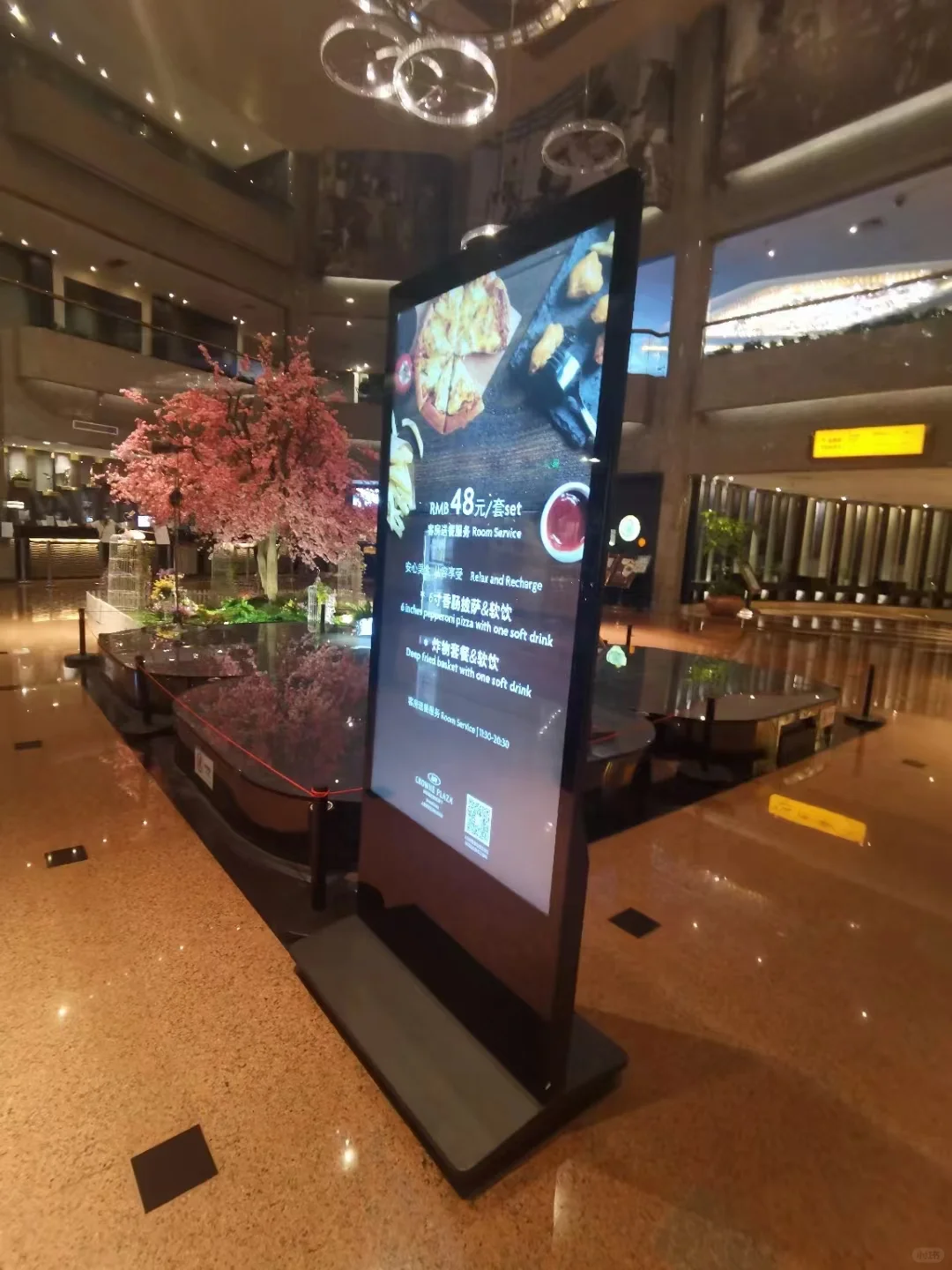 43 55 Inch Floor Standing Lcd Advertising Playing Equipment Hotel Digital Signage