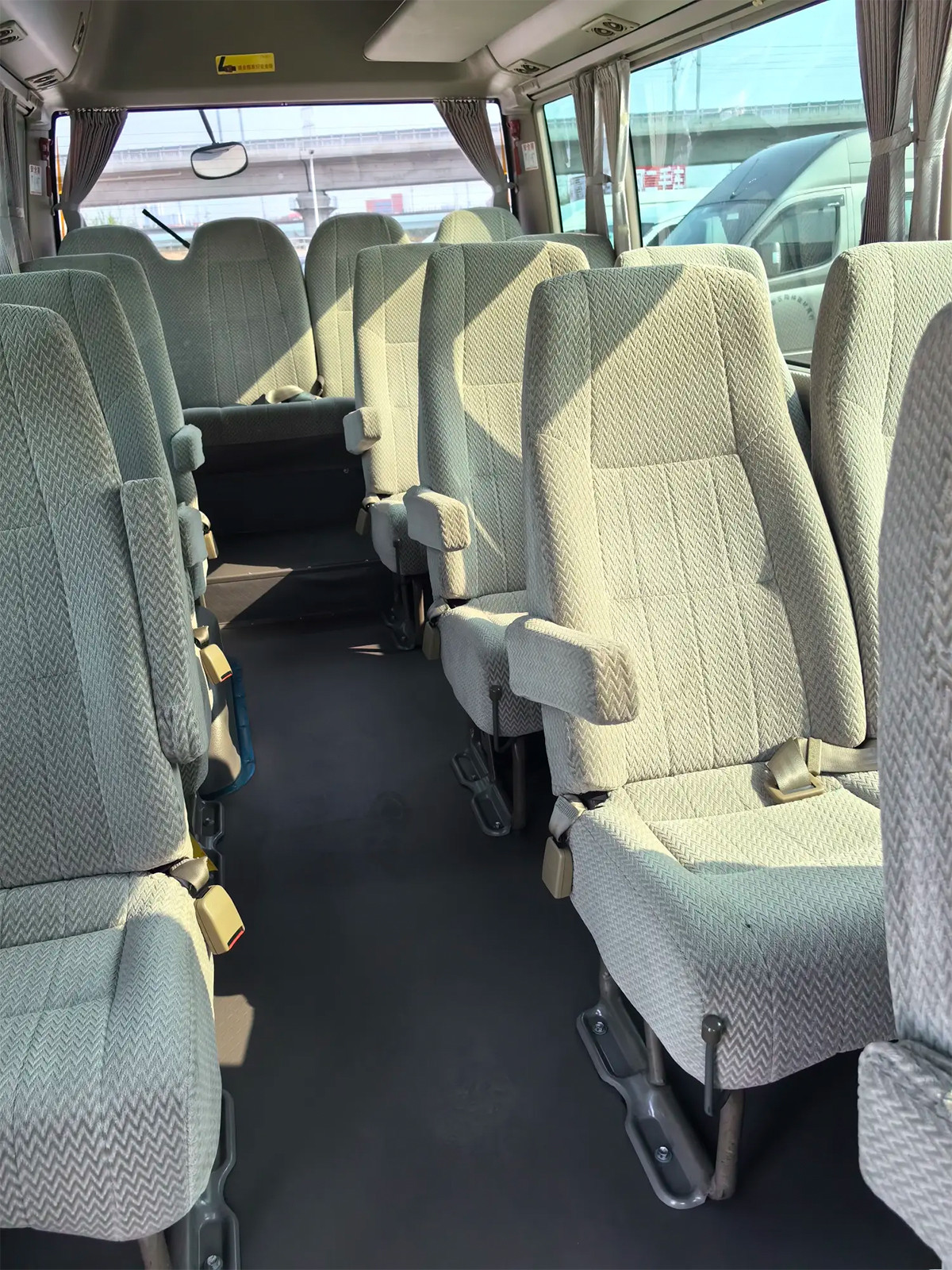 Toyota Coaster 20-Seat Electric Chinese-Door China IV Champagne Gold Medium-Sized Business Bus