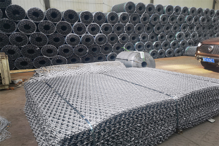 Powder Coated Welded Razor Custom Barbed Wire Fencing Fence Mesh 100X100mm Factory