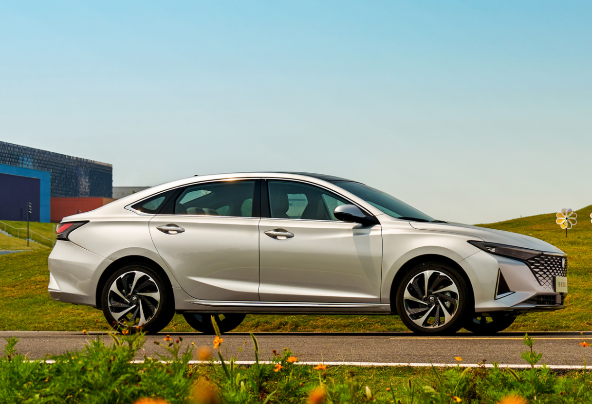 Energy Vehicle Changan Ruicheng Plus Raeton 1.5T Luxury Sedan Made in with Petrol Fuel and Technology