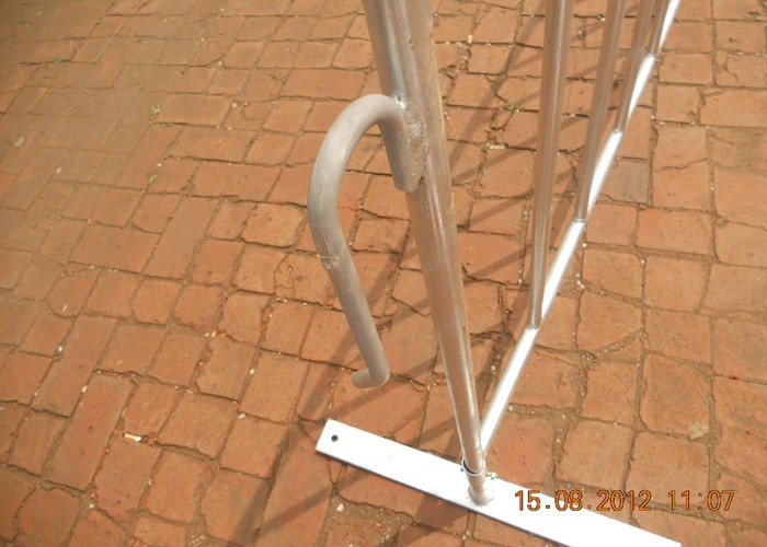 Road Access To Safe Metal Crowd Barriers Of Low Carbon Steel Tube For Public Events