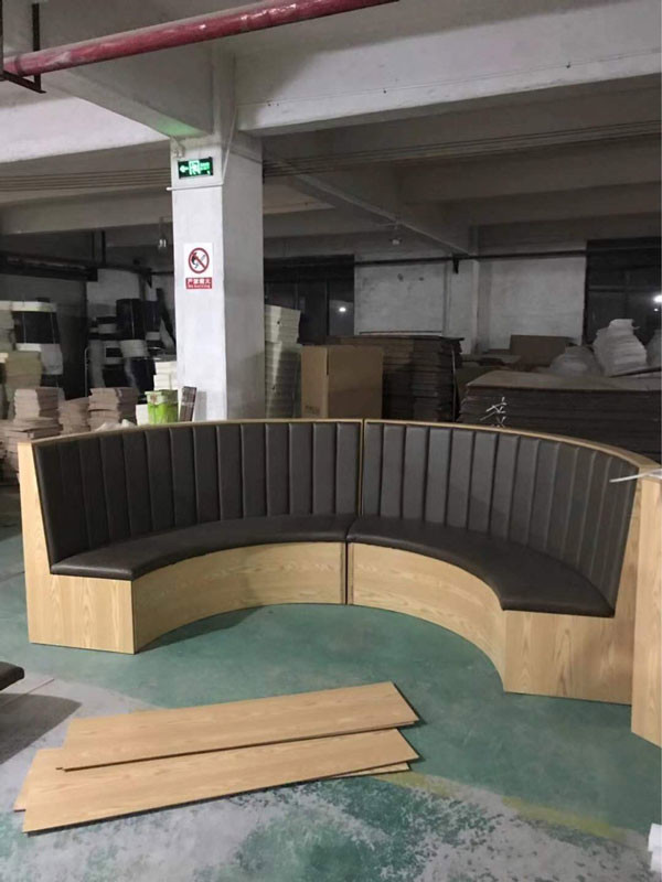 Combination Leather Club Sofa Curved U Shaped Customized Metal Skeleton