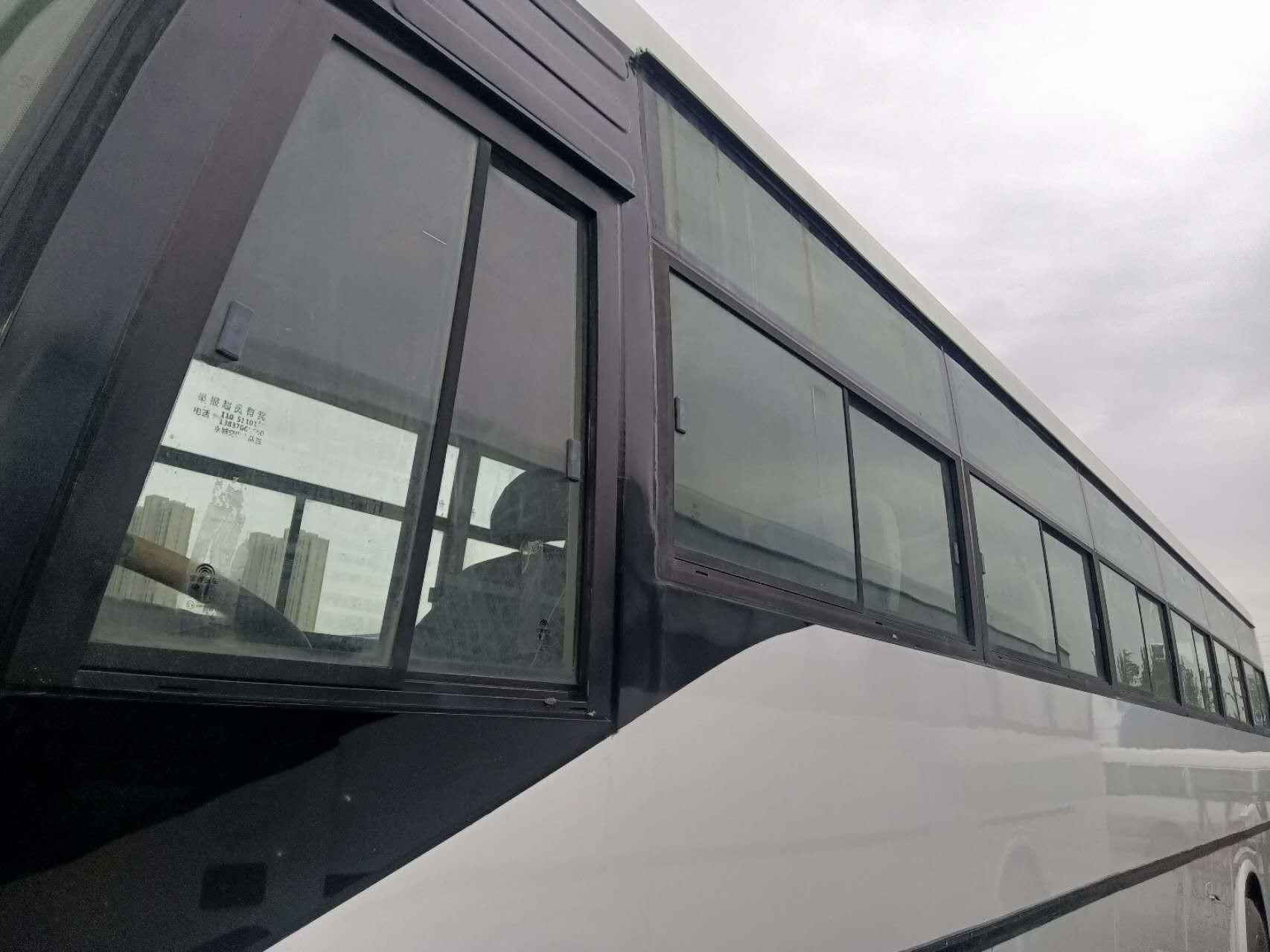 Right Hand Drive Yutong Bus Zk6116d F11 Used Front Engine Bus 53seats Two Doors Silding Window